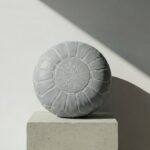 Marokkanischer Lederpouf, grau und weiß