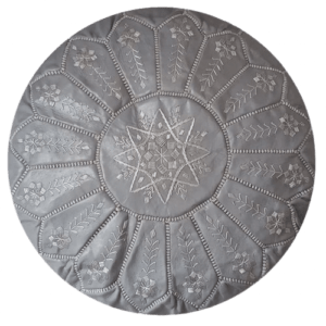 Puf de cuero marroqui gris y blanco Bordado