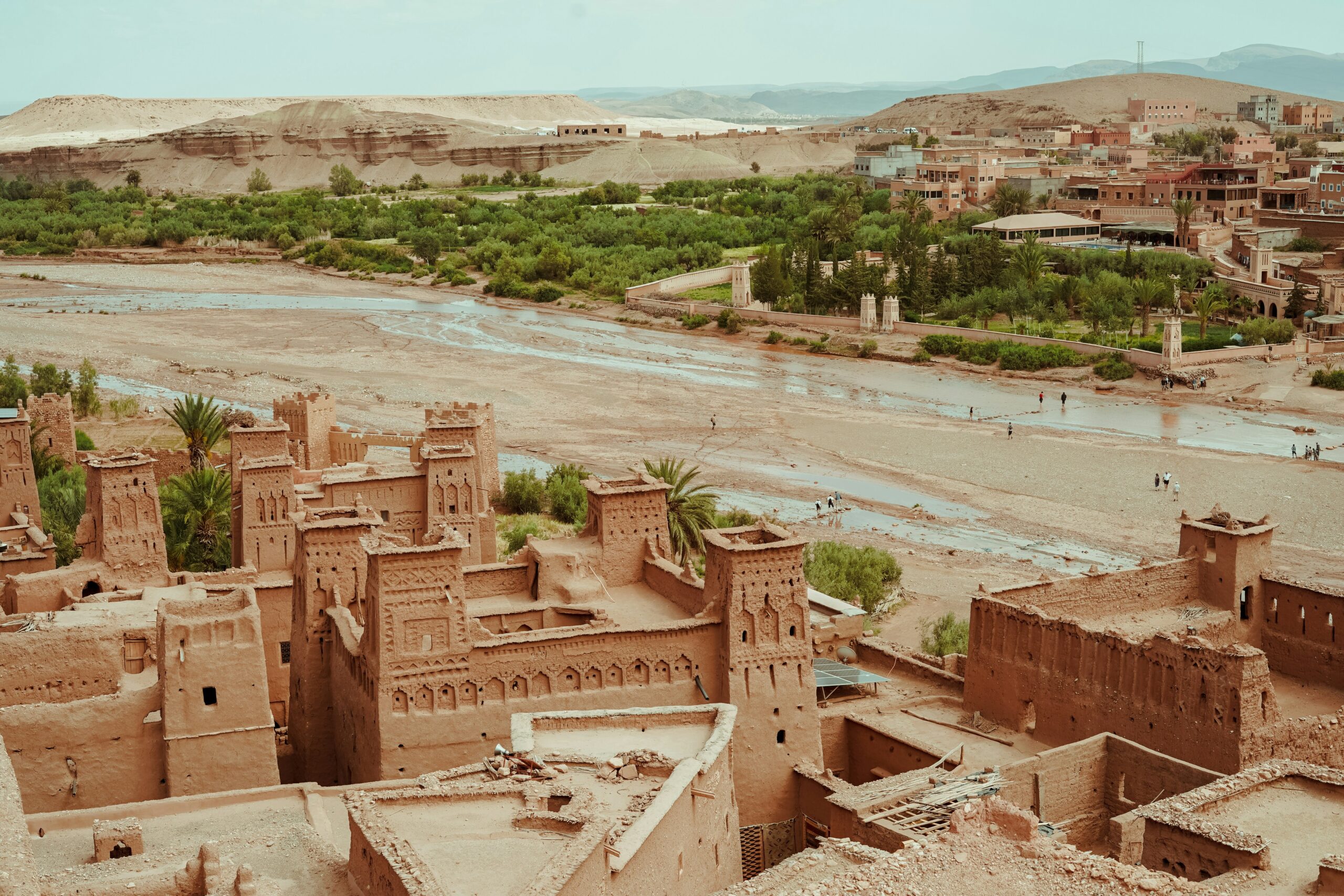 Marruecos, un país ubicado en el noroeste de África, se presenta como un caleidoscopio de colores, aromas y sabores.
