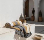 Gestreifte marokkanische Decke