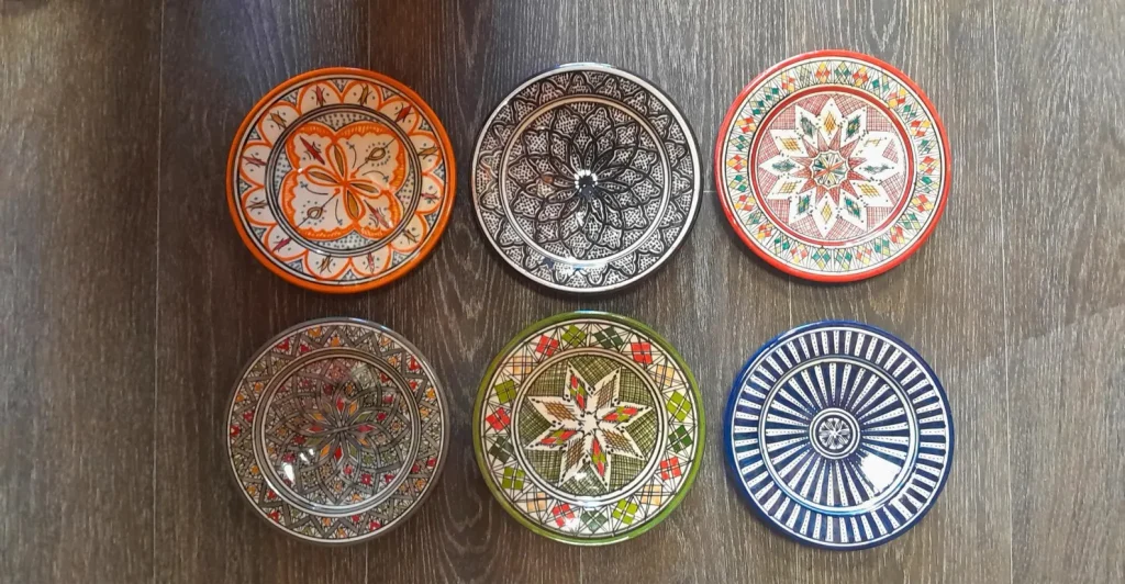 Plato de Cerámica Marroquí Pintado a Mano – Arte Bohemio Tradicional 17,5 cm