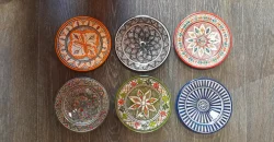 Plato de Cerámica Marroquí Pintado a Mano – Arte Bohemio Tradicional 17,5 cm