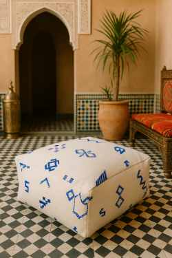 Puf Kilim Blanco y Azul Puf Marroquí Vintage Cojín de Suelo Cuadrado Puf Otomano Decorativo Almohada para Meditación y Yoga Cojín de Suelo para Interior y Exterior
