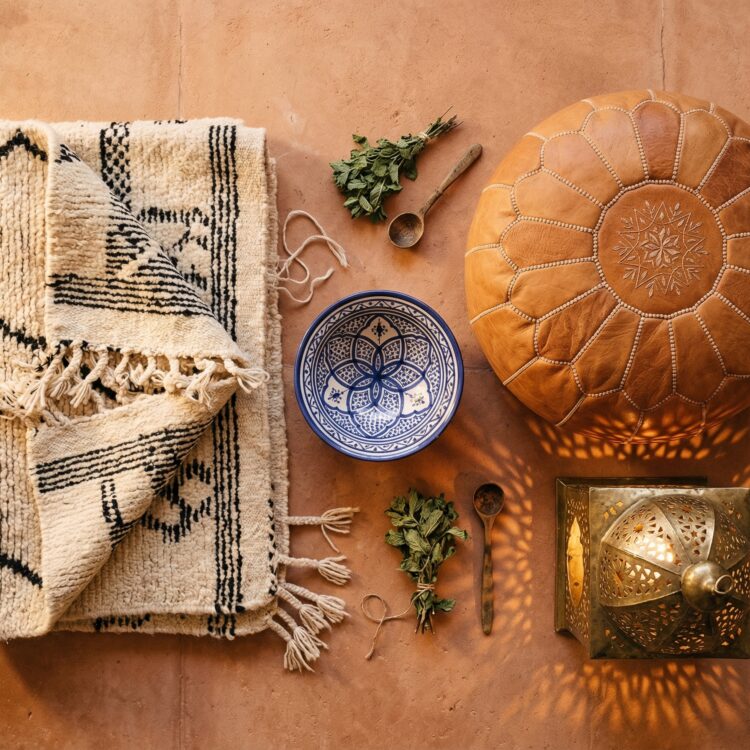 Artesanía Marroquí Guía Completa 2026 — Tipos, Historia y Cómo Comprar Auténtica en España