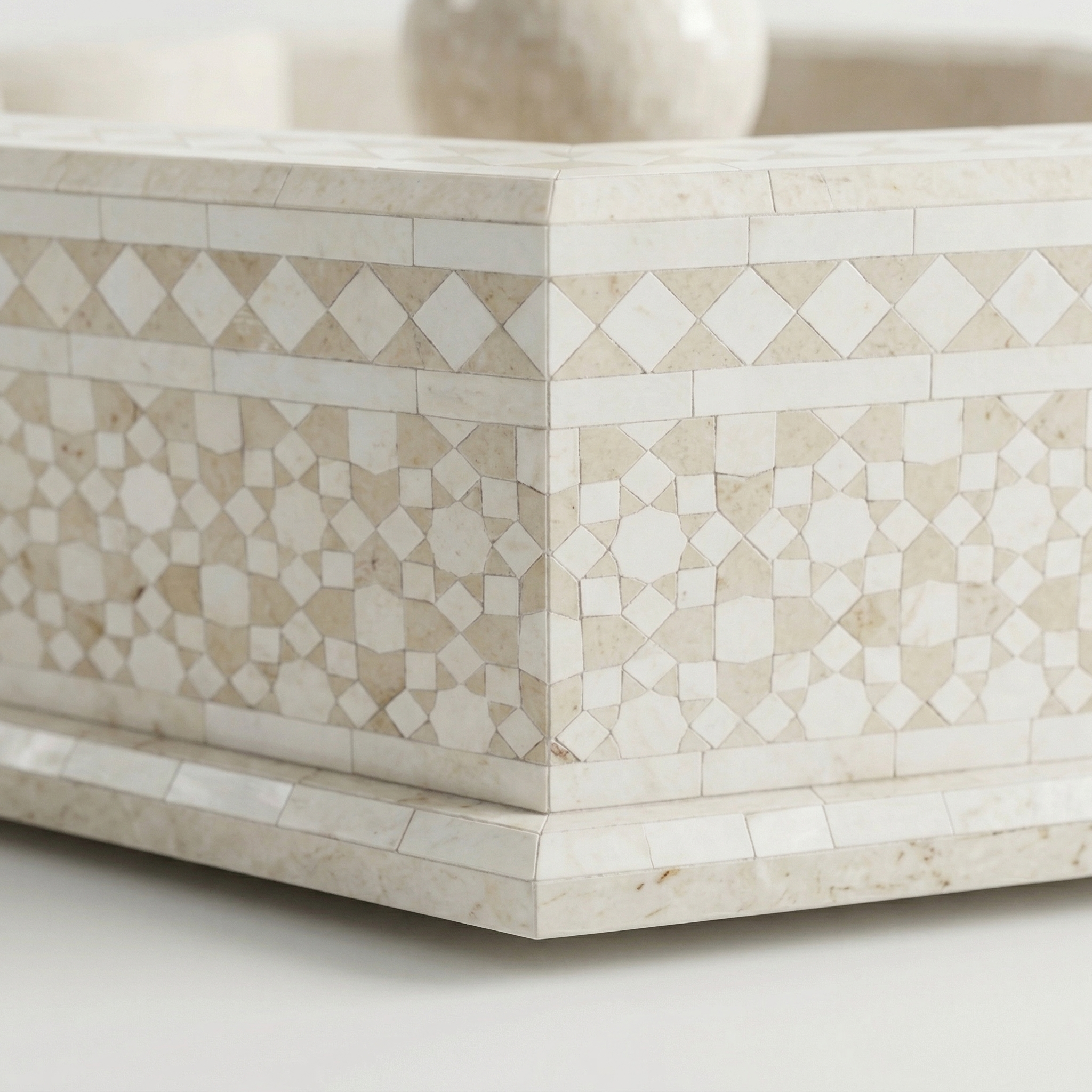 Fuente Decorativa Octogonal Estilo Andalusí con Mosaico Geométrico 2