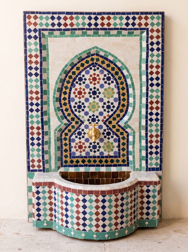 Fuente Marroquí de Cerámica Multicolor Pastel | Mosaico Geométrico de Zellige, 1,30 m